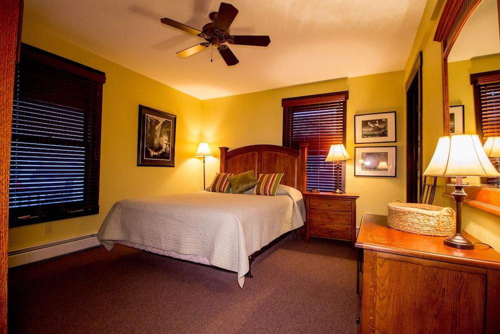 Marys Lake Lodge Mountain Resort and Condos photo 2
