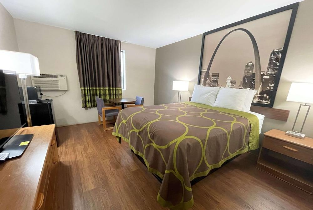 Super 8 by Wyndham Eureka/Six Flags Nearby photo 10