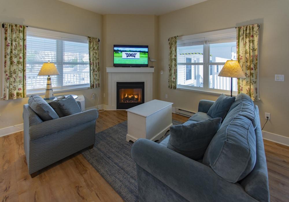 Edgewater Resort photo 60