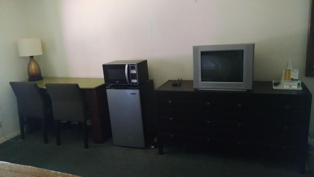 Americas Inn photo 12