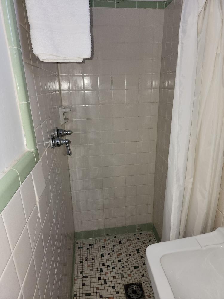 Riviera Motel Erie photo 3
