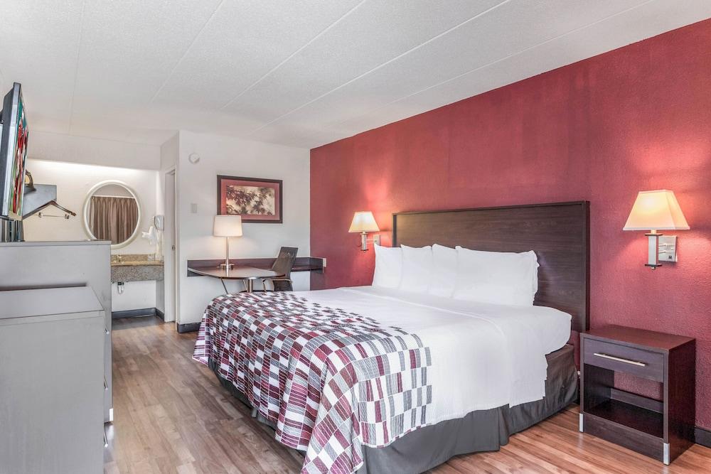 Red Roof Inn Columbia, MO photo 27