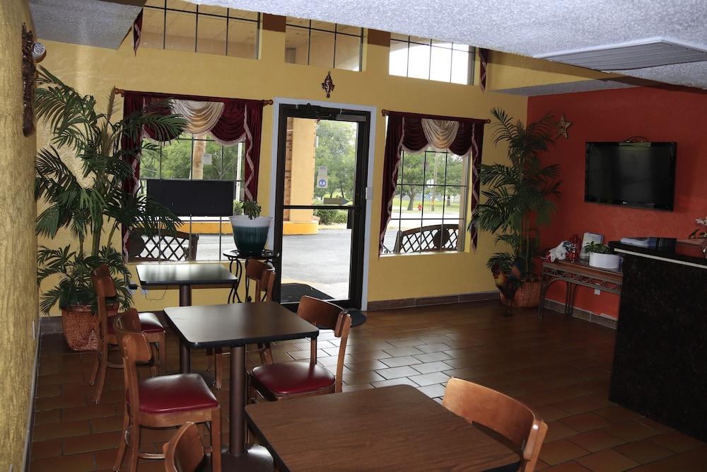 Chaparral Motel photo 4
