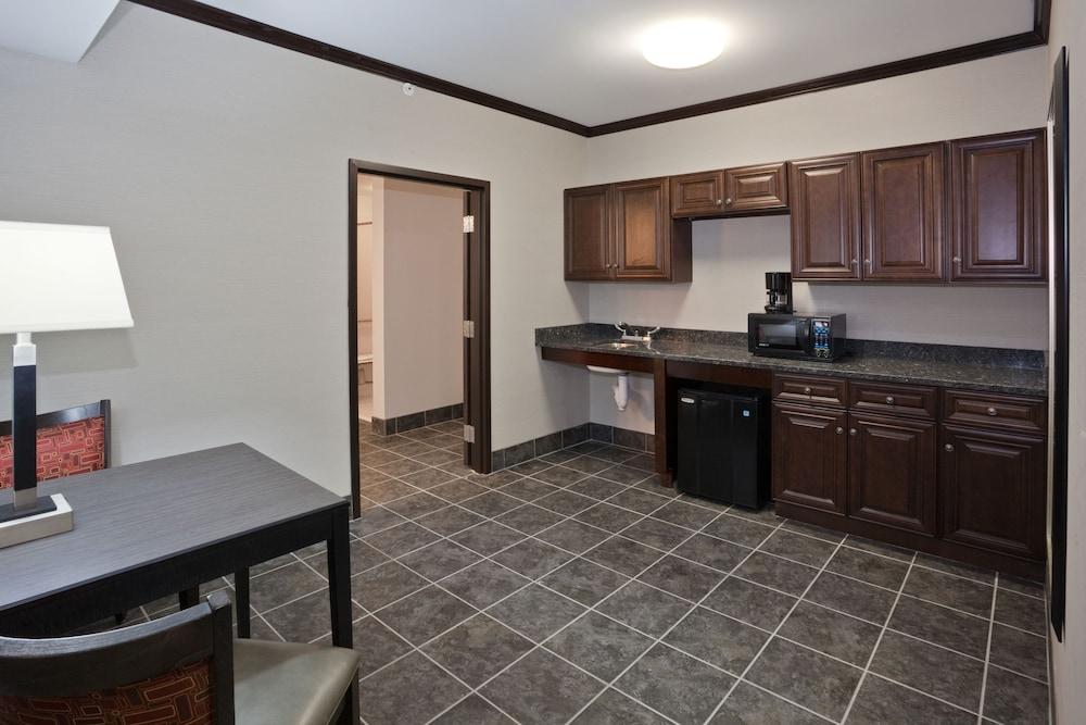 Holiday Inn Express Cleveland Airport - Brookpark by IHG photo 4