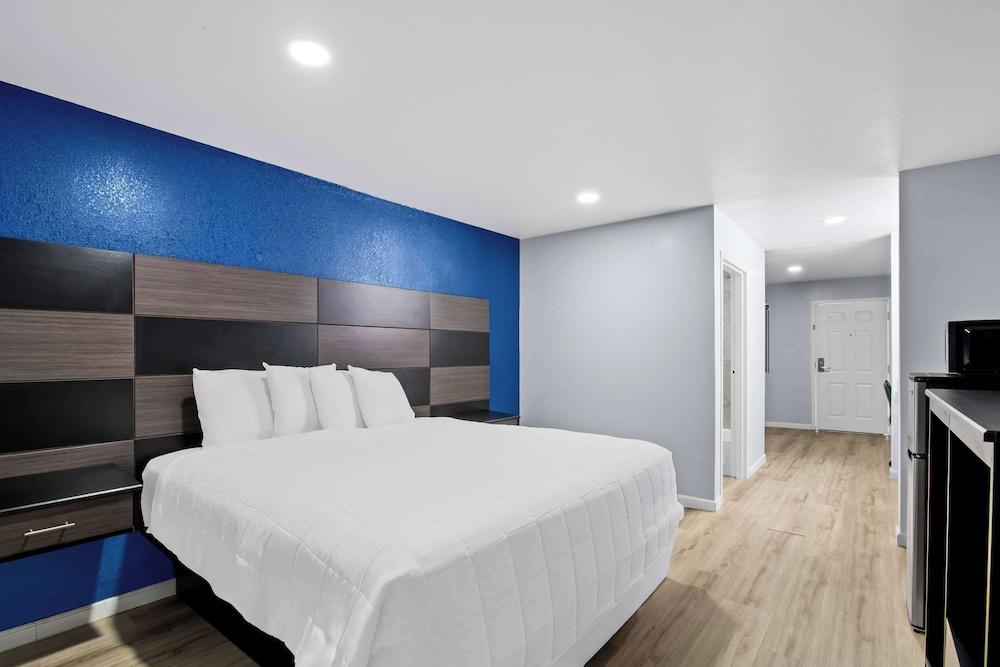 Americas Best Value Inn Gonzales photo 11