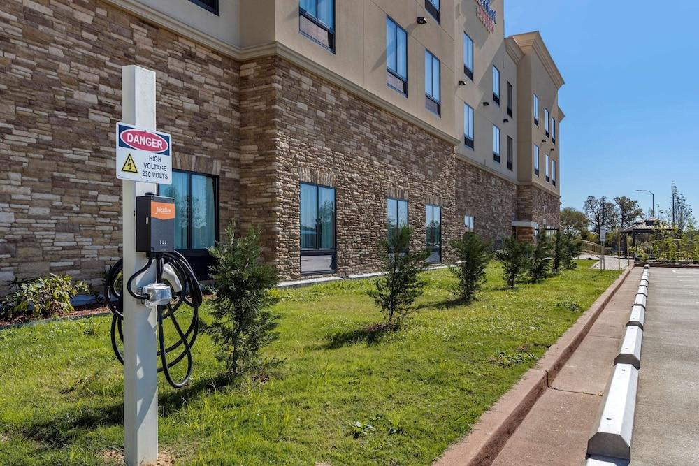 Comfort Suites Batesville photo 32