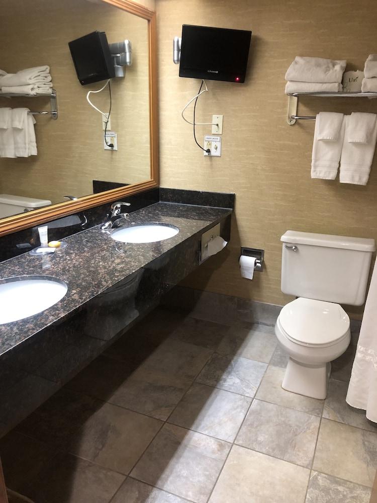 Express Suites Riverport Inn & Suites photo 14
