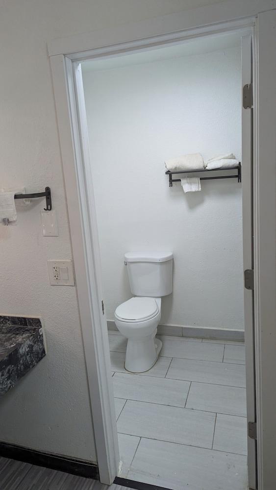 Evergreen Inn Portland Airport photo 10