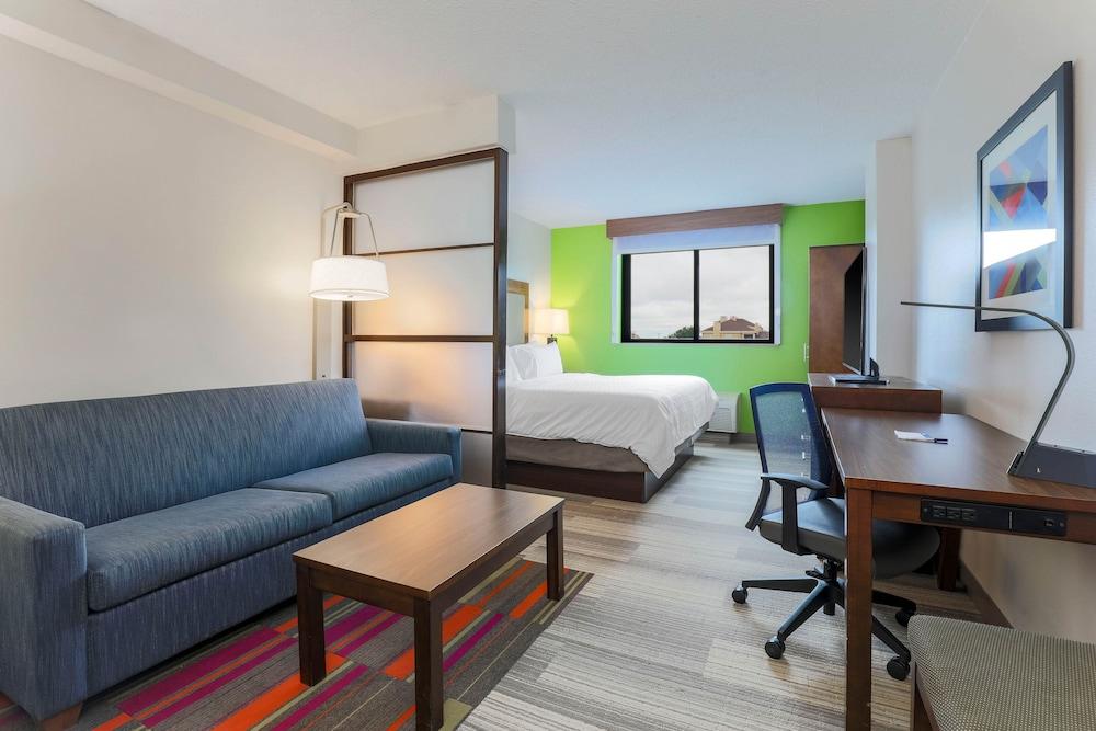 Holiday Inn Express & Suites Fort Worth Downtown by IHG photo 11