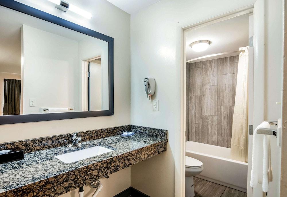 Rodeway Inn Richmond South photo 16