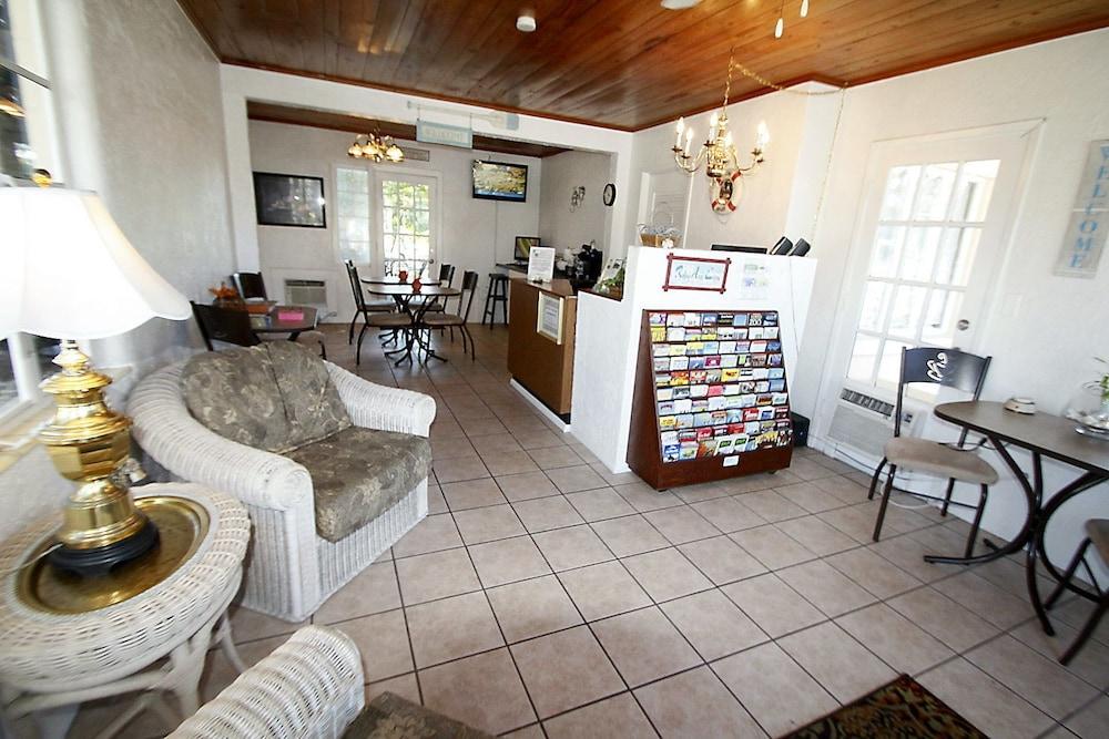Island Breeze Inn photo 41