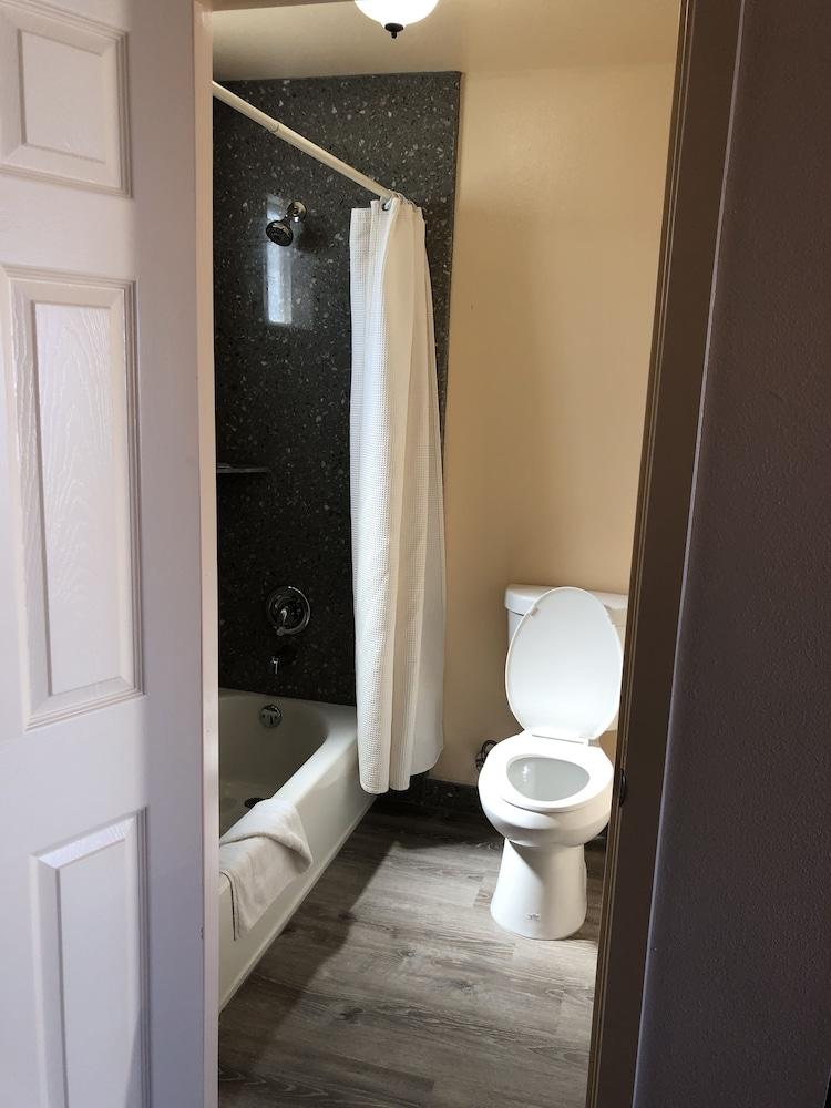 Blue Seal Inn photo 7