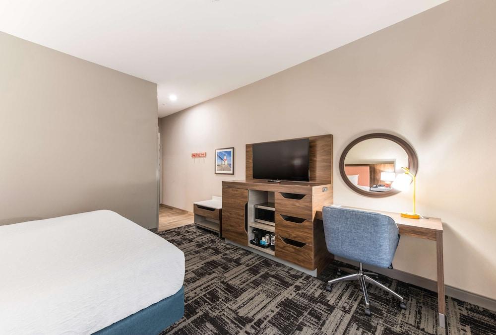 Hampton Inn & Suites Benton Harbor photo 8
