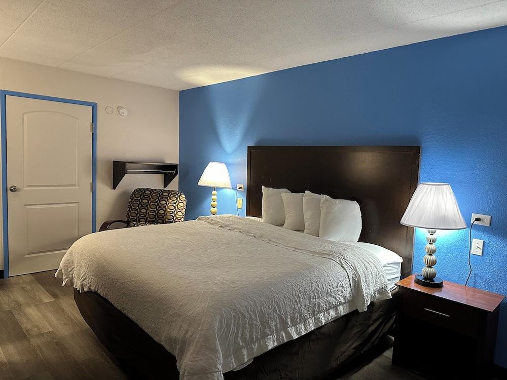 American Inn and Suites Bishop photo 15