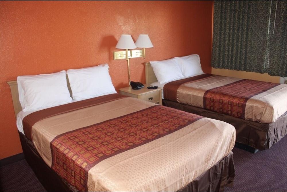Hutchinson Inn photo 45