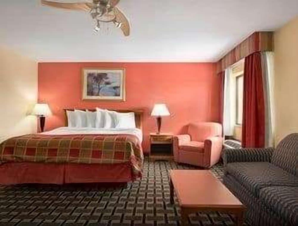 Baymont by Wyndham Springfield IL photo 15