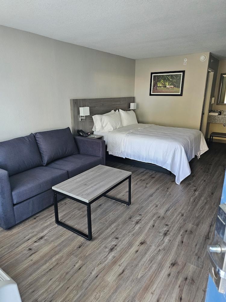 Quality Inn & Suites Ocala I-75 photo 3