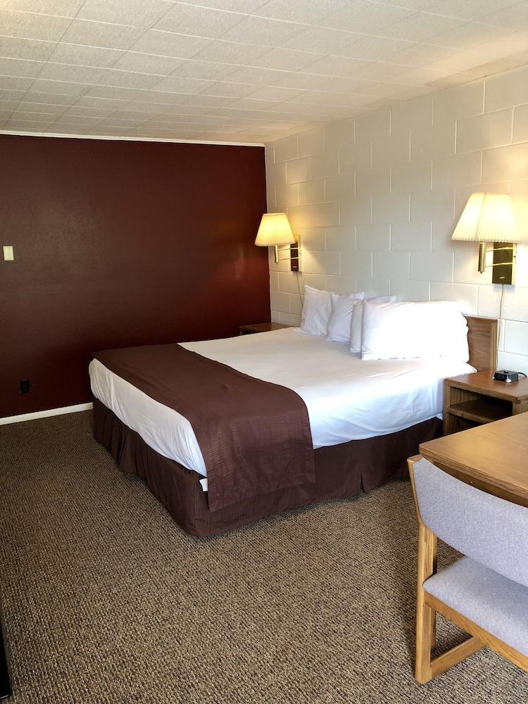 Four Winds Motel photo 3