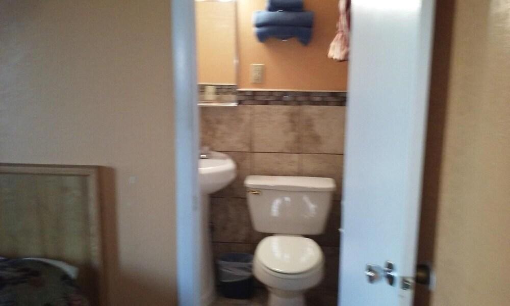 Riverside Motel photo 3