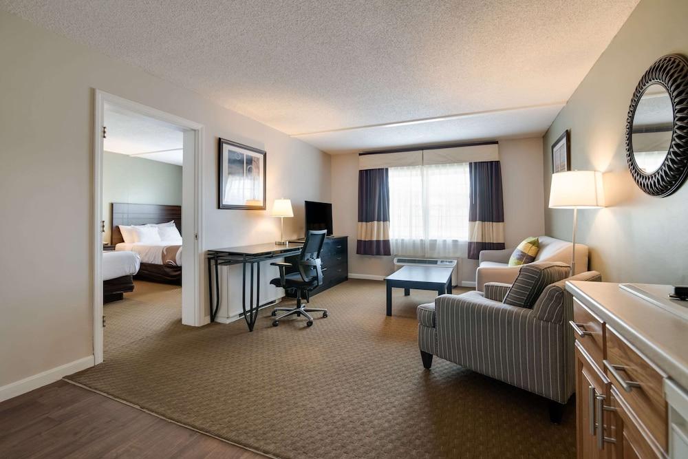 Quality Inn & Suites Auburn I-95 photo 40