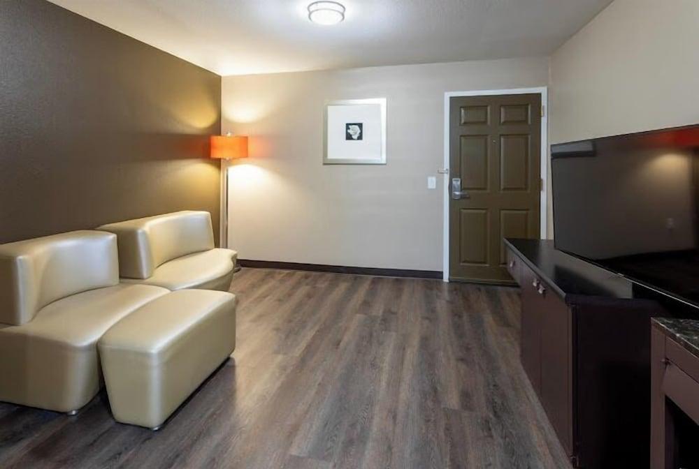 GrandStay Hotel & Suites - Waunakee photo 10