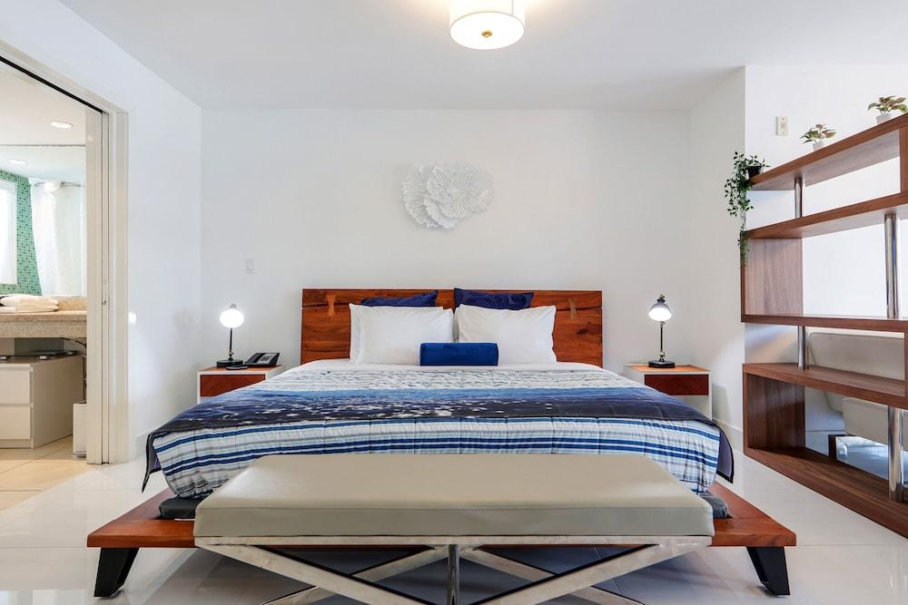 Strand Ocean Drive Suites photo 8