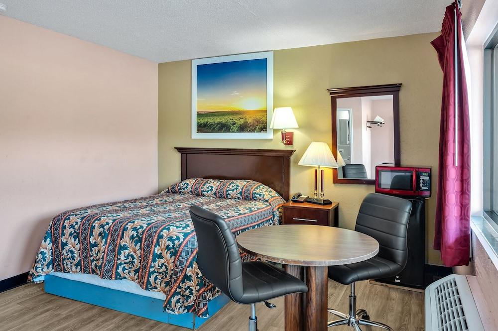 Travelers Inn photo 27