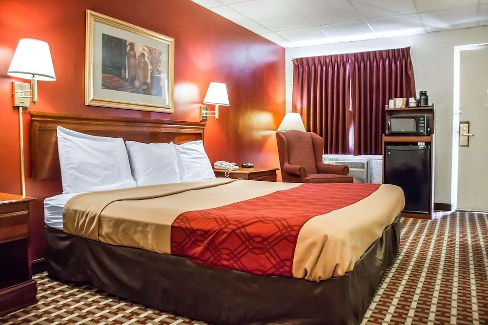 Econo Lodge Williamsport photo 17