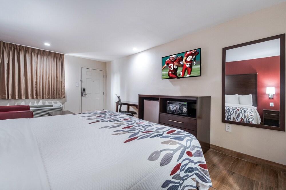 Red Roof Inn Houston – Spring North photo 16