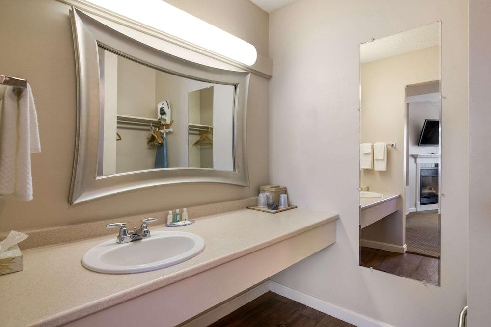 Quality Inn & Suites Auburn I-95 photo 9