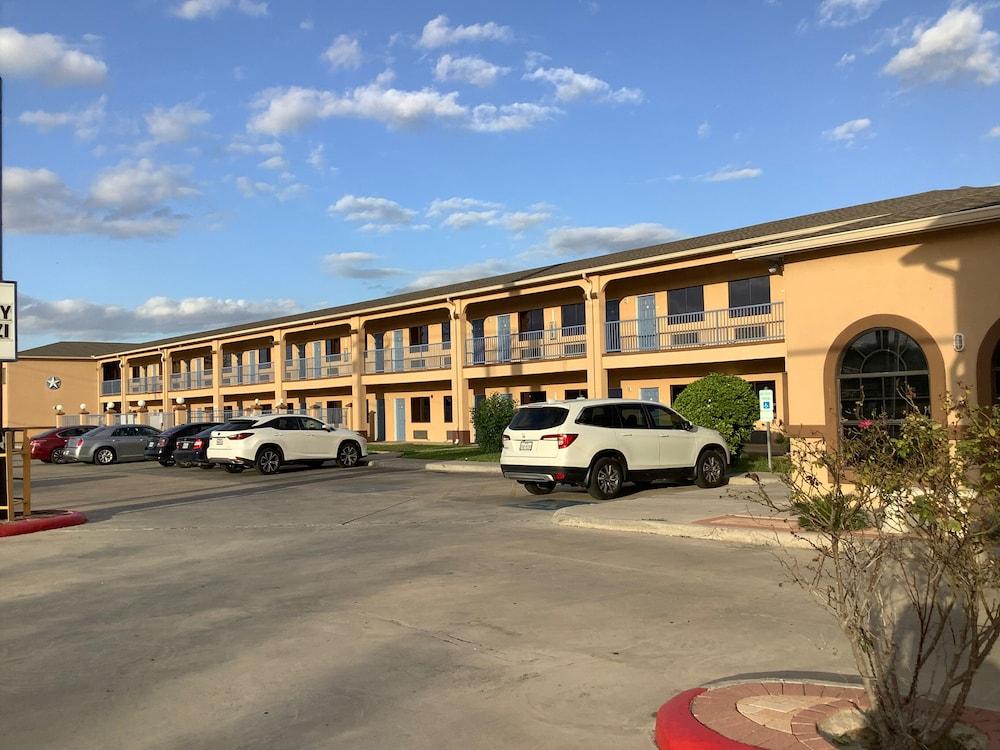 Texas Inn Weslaco photo 66