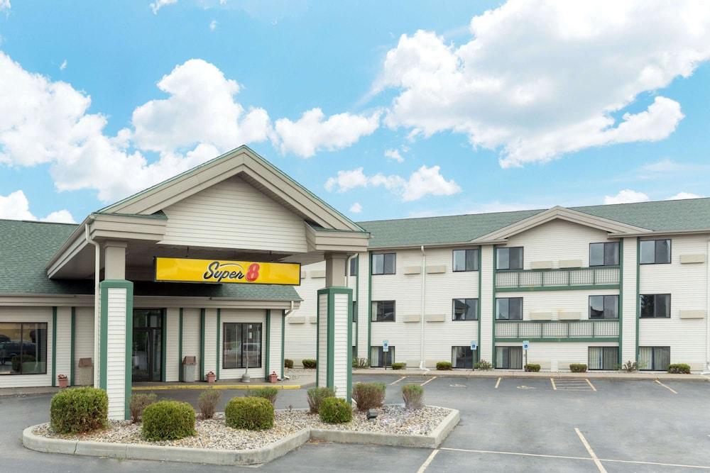Super 8 by Wyndham Wisconsin Dells photo 1