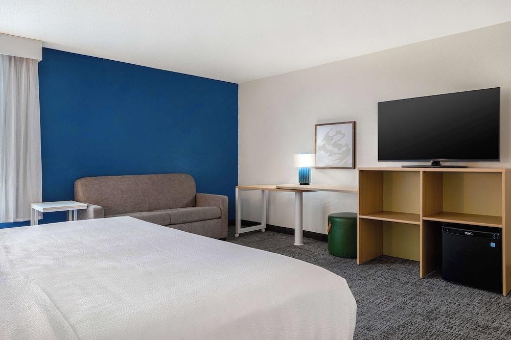 Spark by Hilton Evansville East, IN photo 14