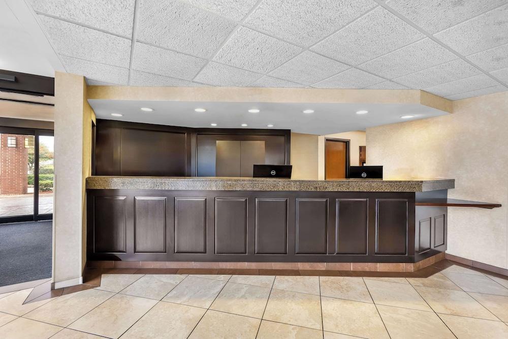 Sonesta Essential Houston Hobby Airport photo 6