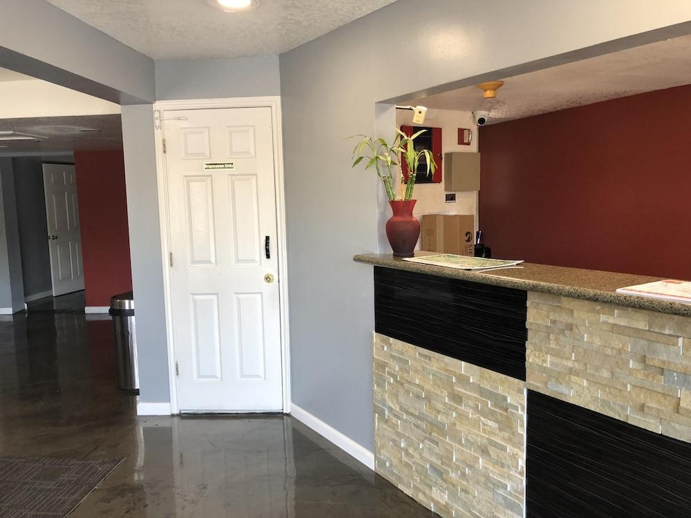 Super 8 by Wyndham San Antonio Pearl District / Downtown photo 5