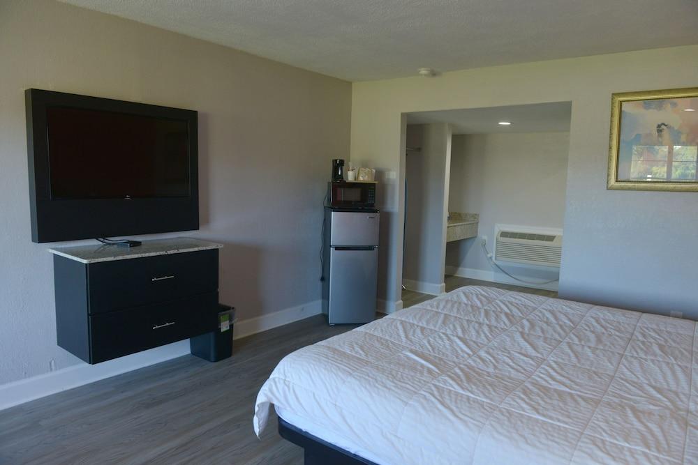Rodeway Inn & Suites Winter Haven Chain Of Lakes photo 20