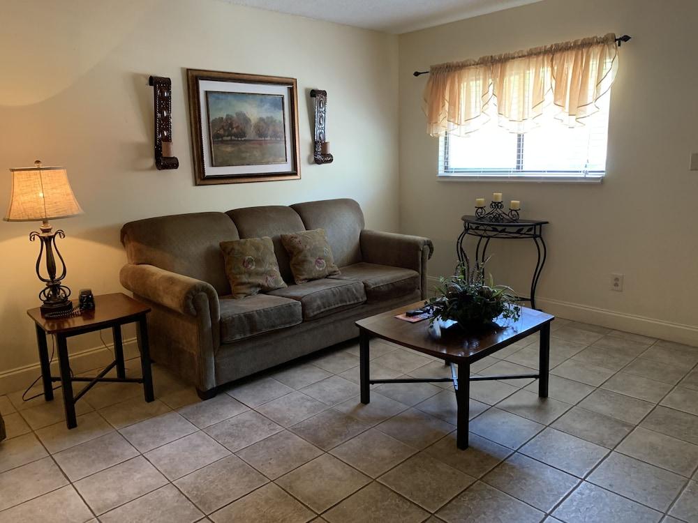 Oak Square Rentals photo 84