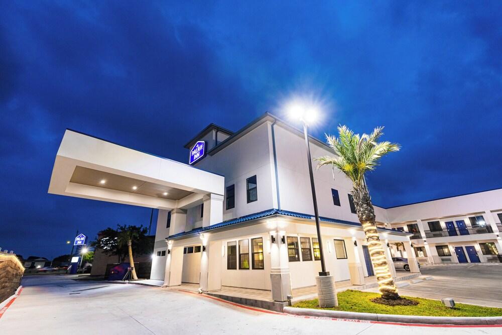 Palace Inn Blue Edgebrook photo 34