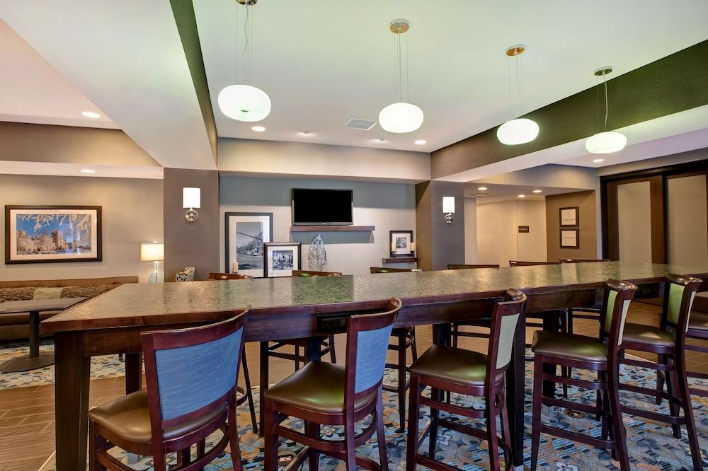 Hampton Inn DeKalb, IL photo 4