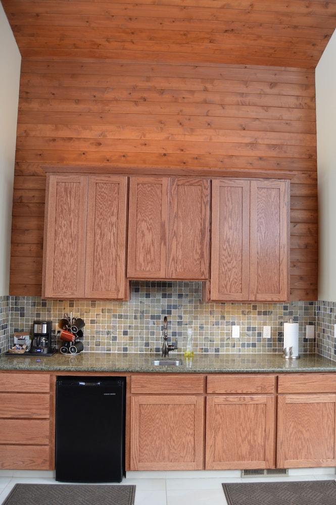 Montecito Sequoia Lodge photo 5