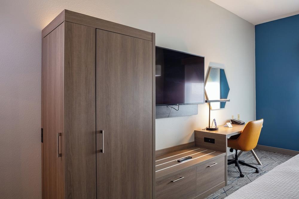 Holiday Inn Express & Suites El Paso West by IHG photo 11