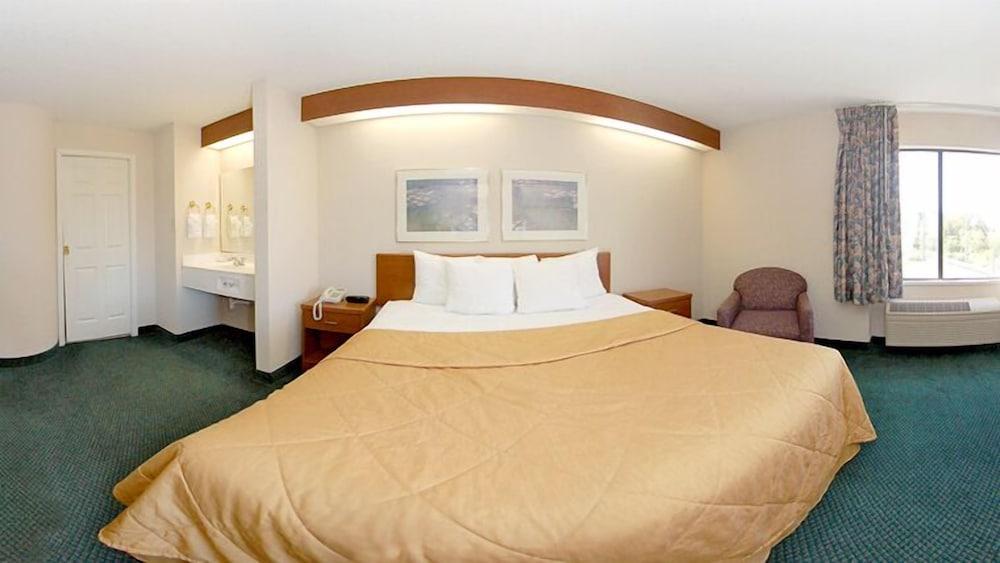 Baymont by Wyndham Mooresville photo 3