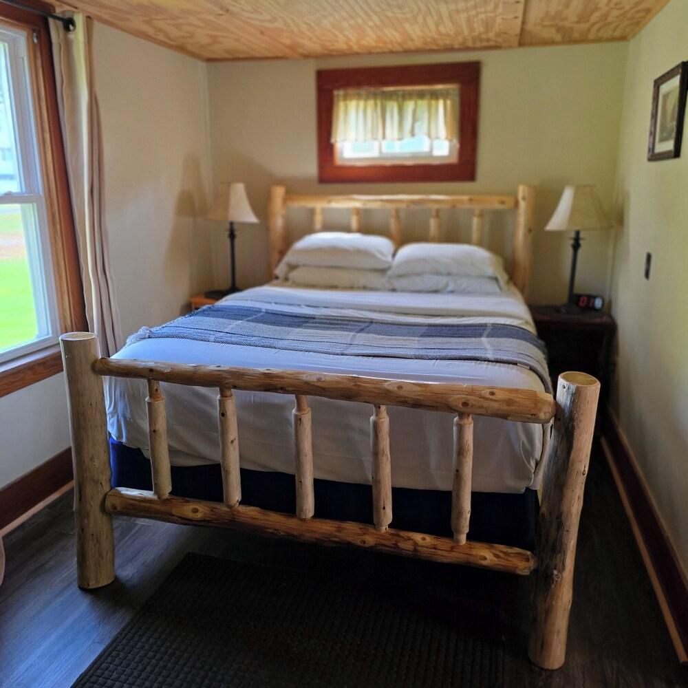 Paddler's Rest Lakeside Cabins and Hotel photo 8