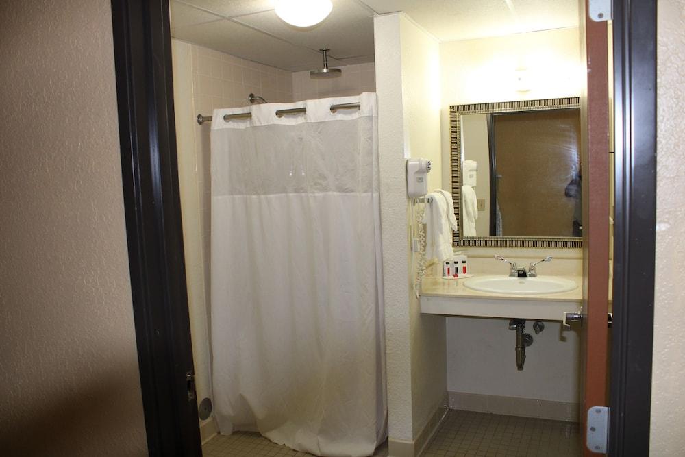 The Oasis Hotel & Bar photo 19