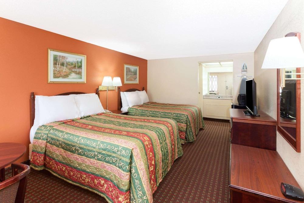 Knights Inn Tucker photo 13