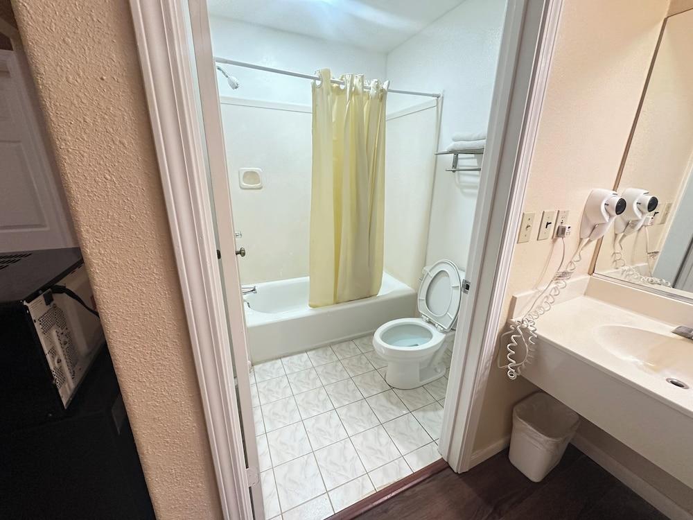 ROYAL INN photo 34