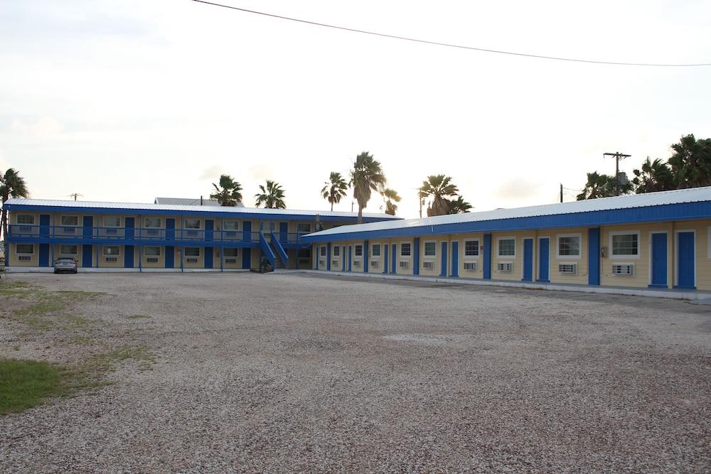 American Inn and Suites photo 51