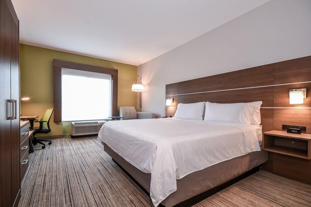 Holiday Inn Express & Suites Charlotte Southeast - Matthews by IHG photo 11