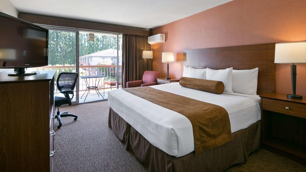 Clarion Pointe Mount Vernon - Burlington photo 2