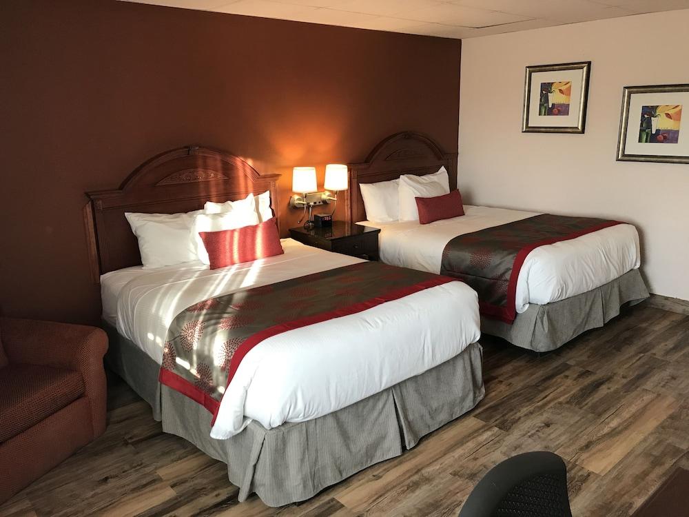 Ramada by Wyndham Albert Lea photo 15